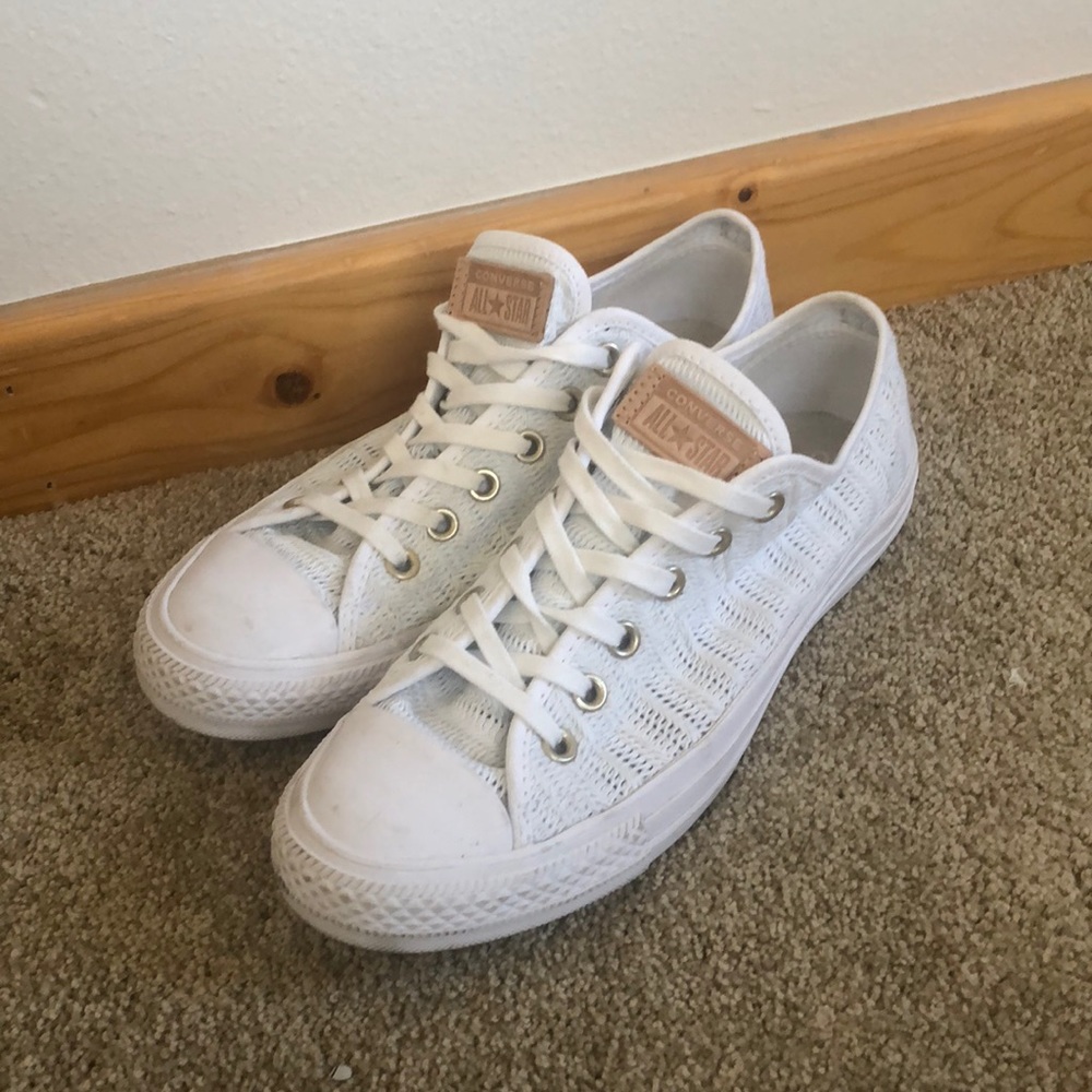White lace converse